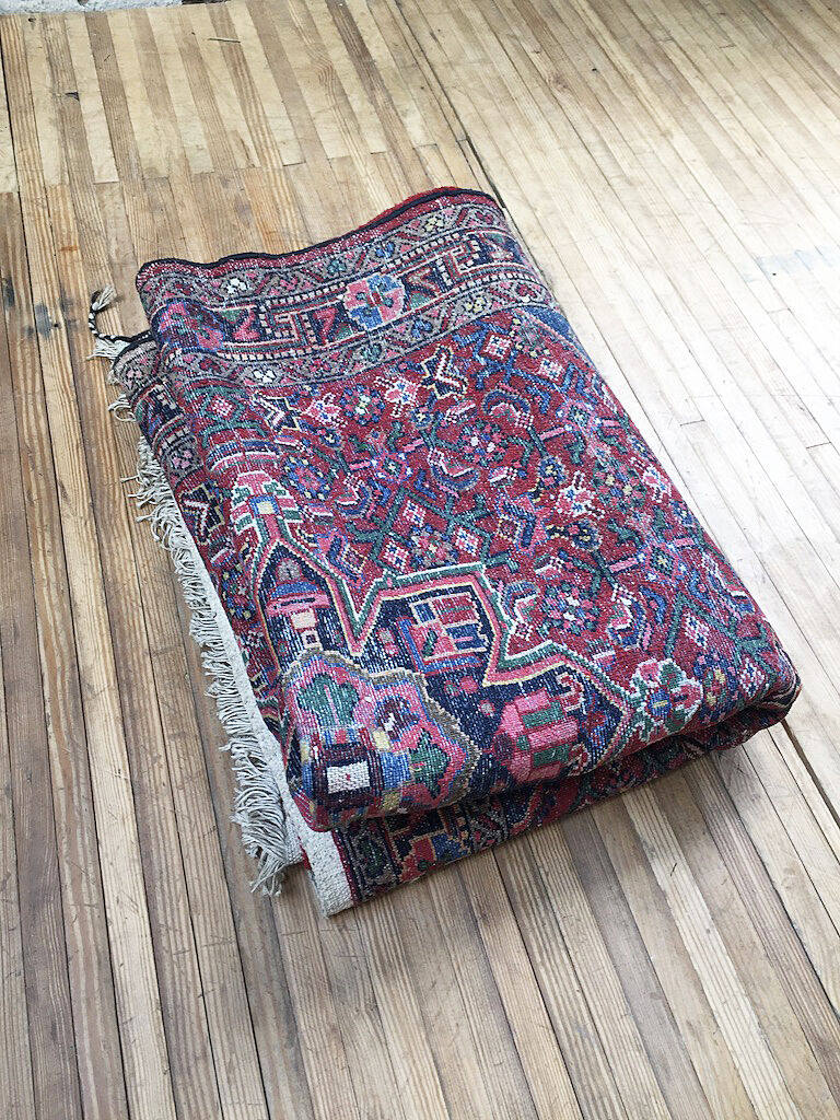 Hand-knoked Persian rug 165 x 113 cm