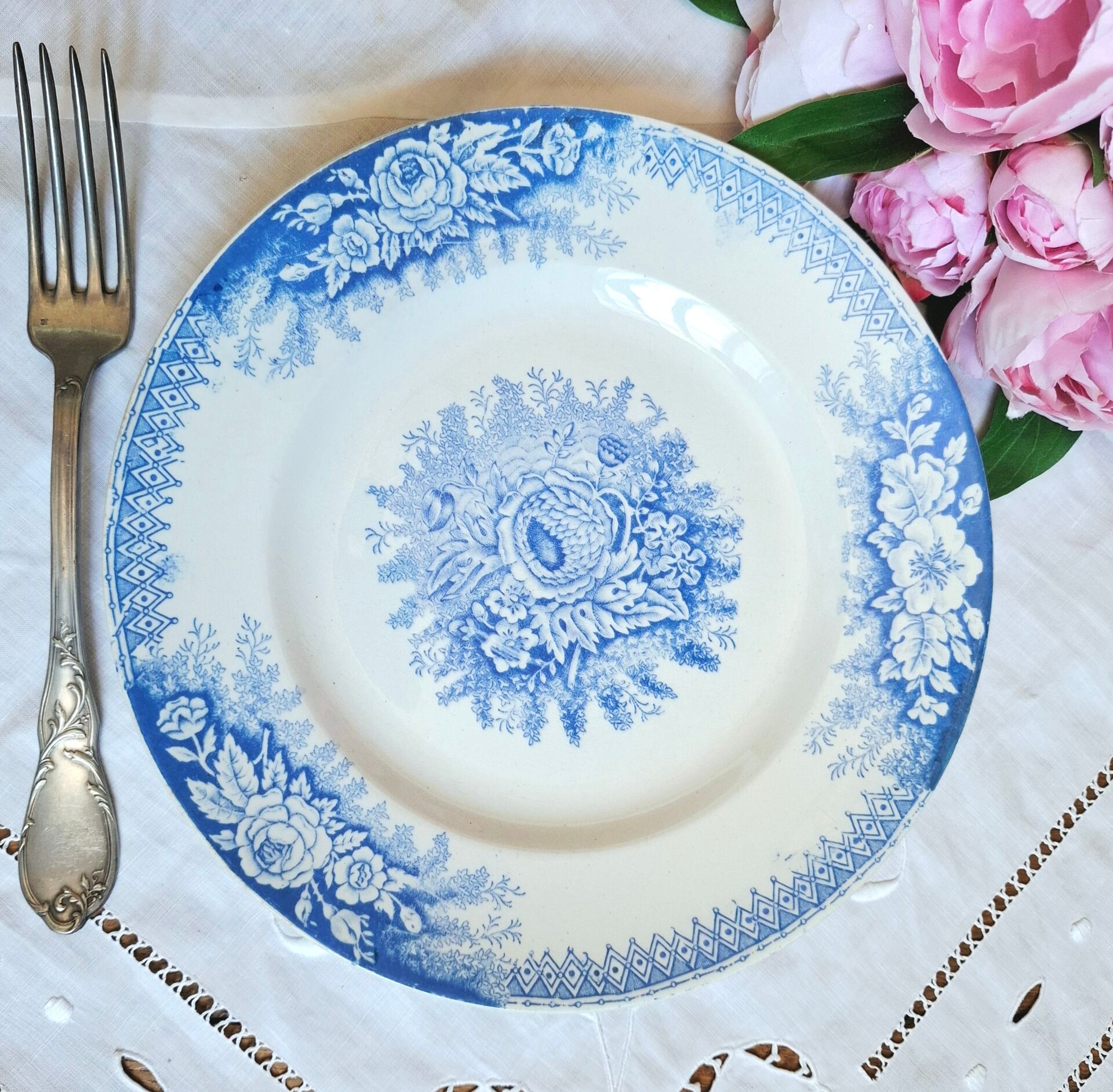 Assiettes plates anciennes en faïence terre de fer