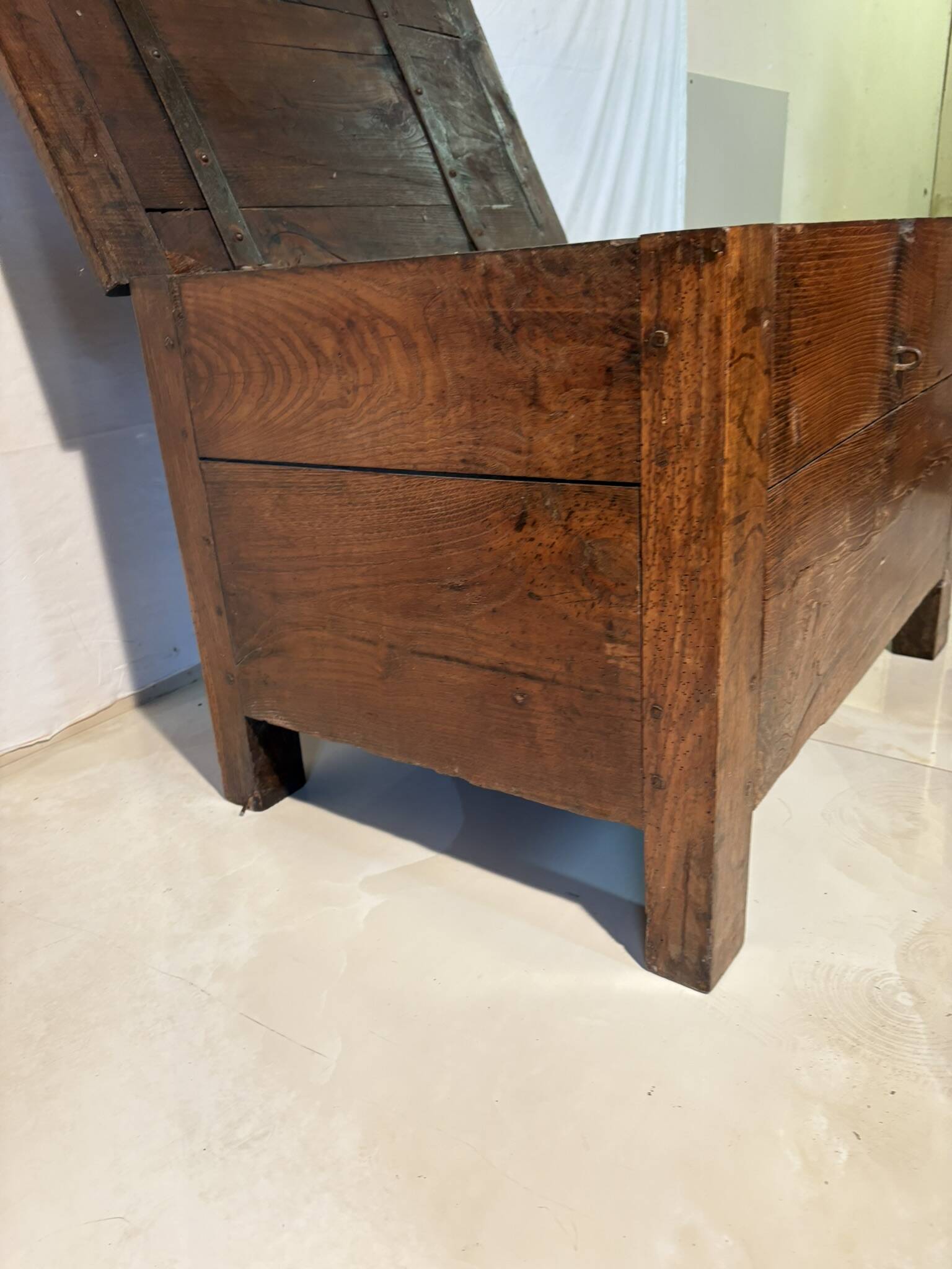 Rustic chest in old wood, original fittings