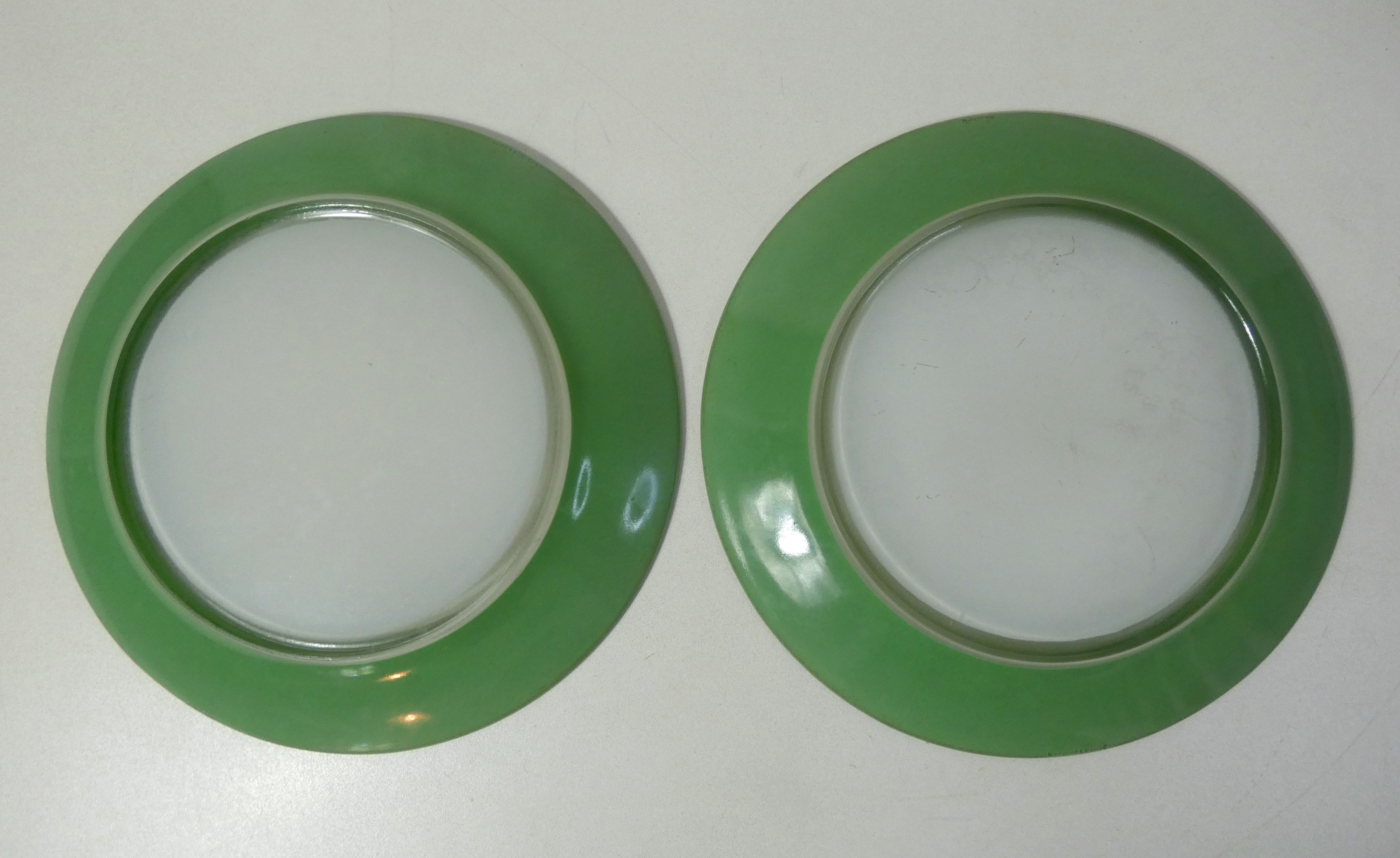 2 flat plates Duralex green Vintage