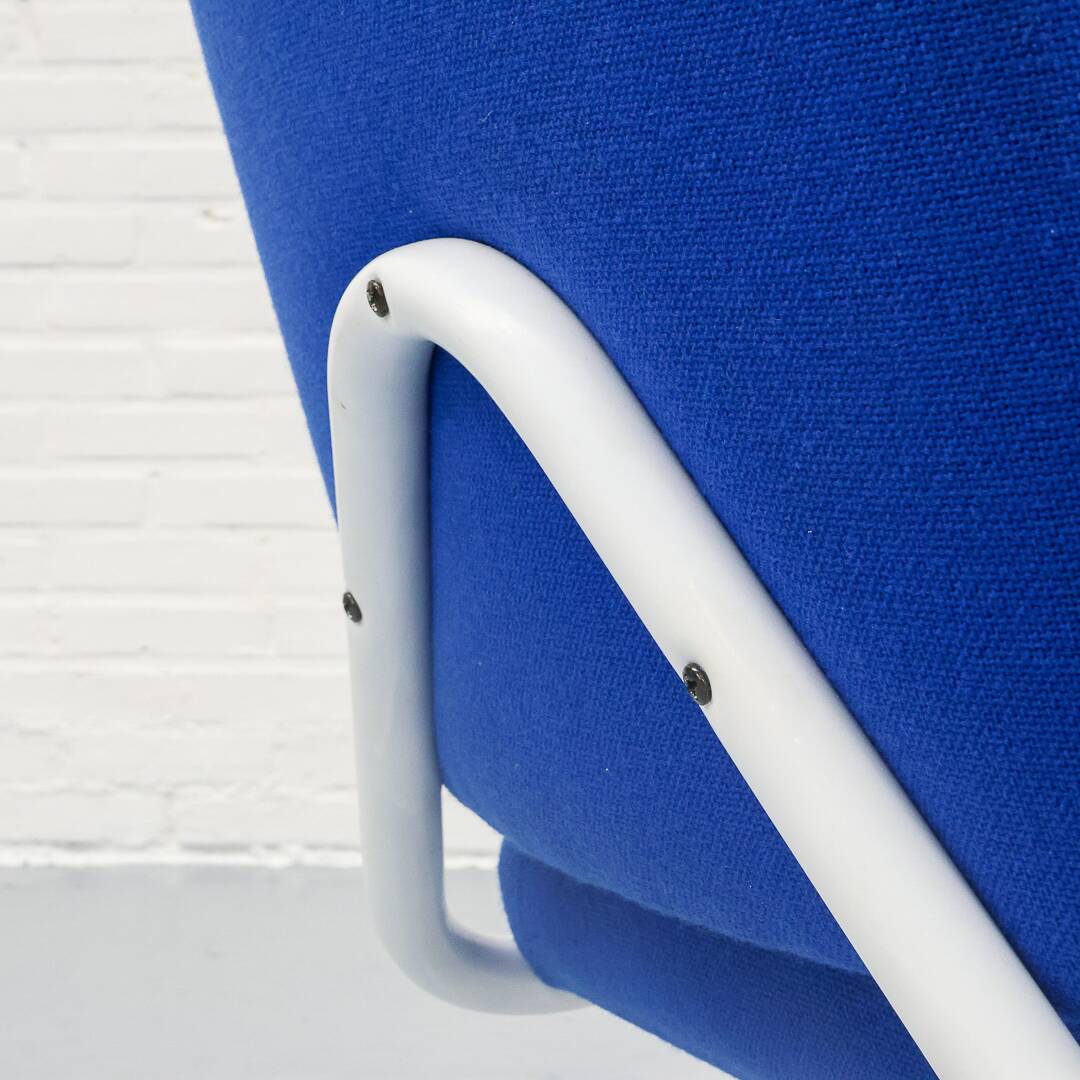 Postmodern Blue Tubular Frame Lounge Chair