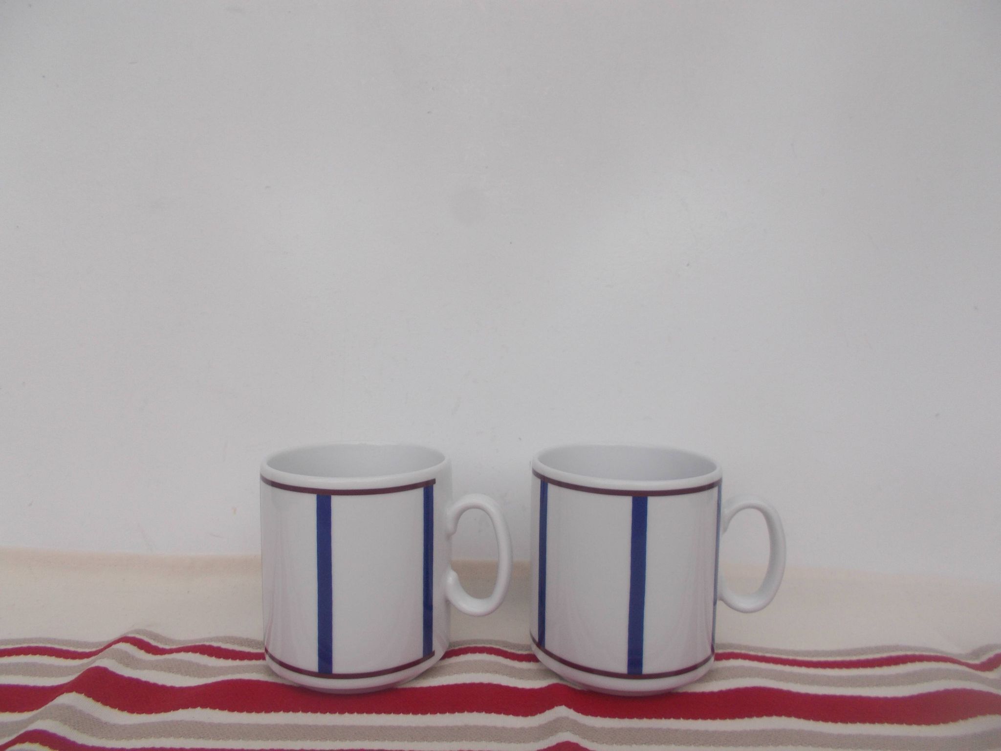 Lot de 2 mugs basque porcelaine bleu et rouge
