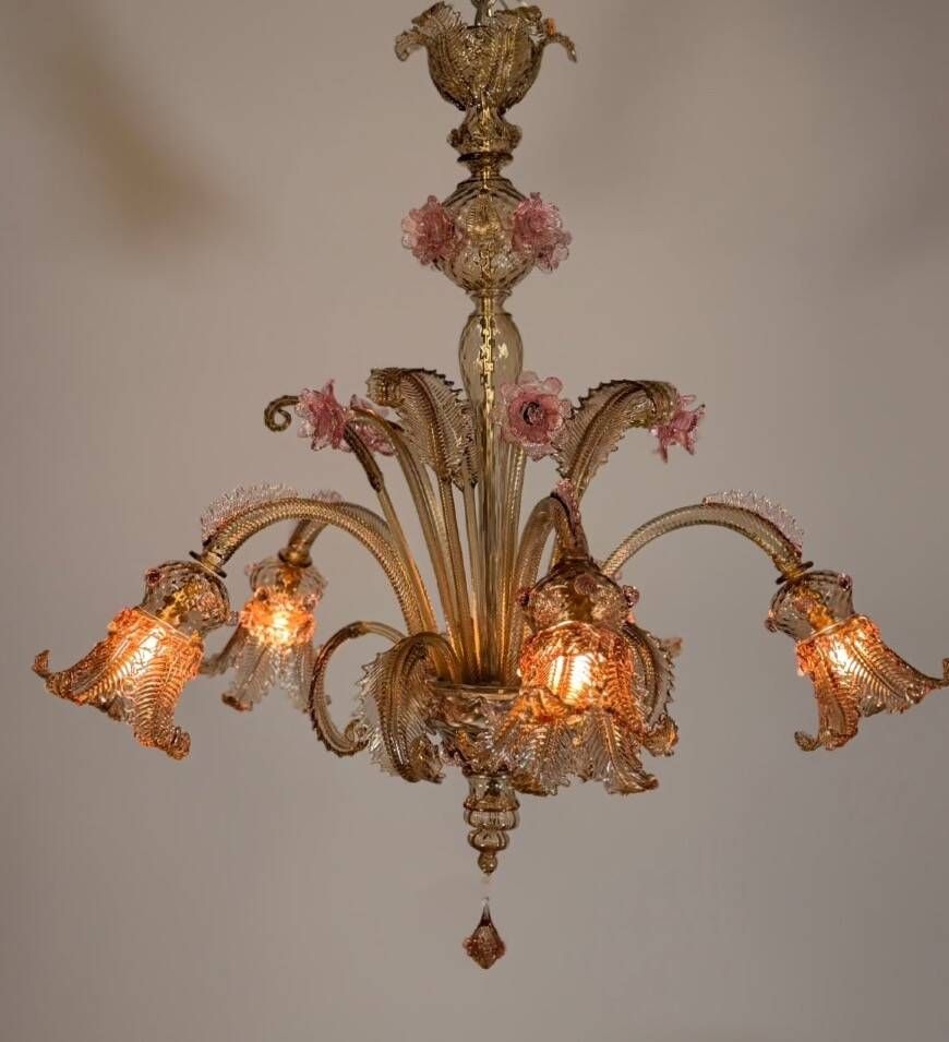 Venetian chandelier in gilded and pink Murano glass, 5 light arms, circa 1930.