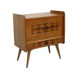 commode vintage à motif damier au design scandinave