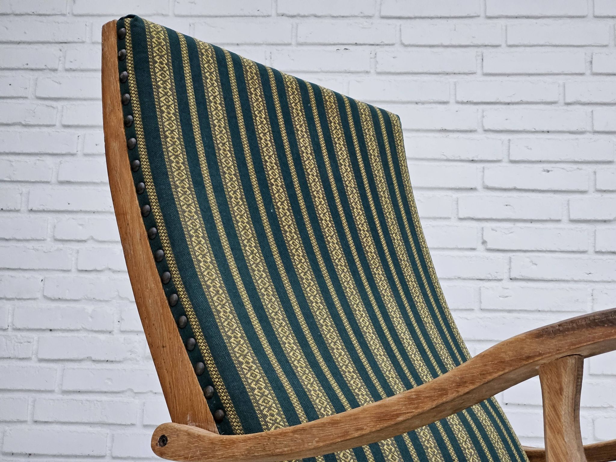 Chaise à bascule danoise à dossier haut, très bon état d'origine.