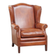 Fauteuil en cuir confortable et bien entretenu, fini avec des clous décoratifs de style anglais