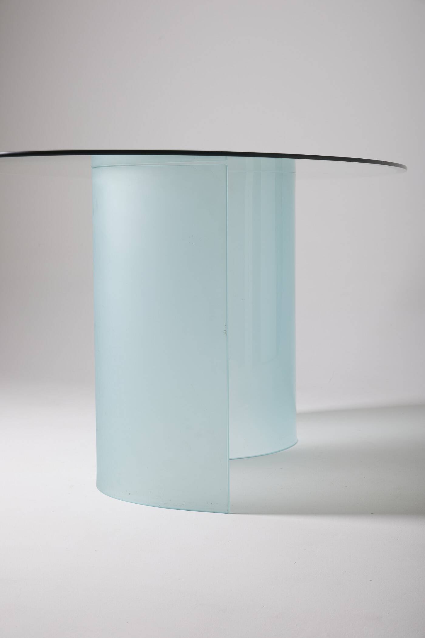 Oval glass table