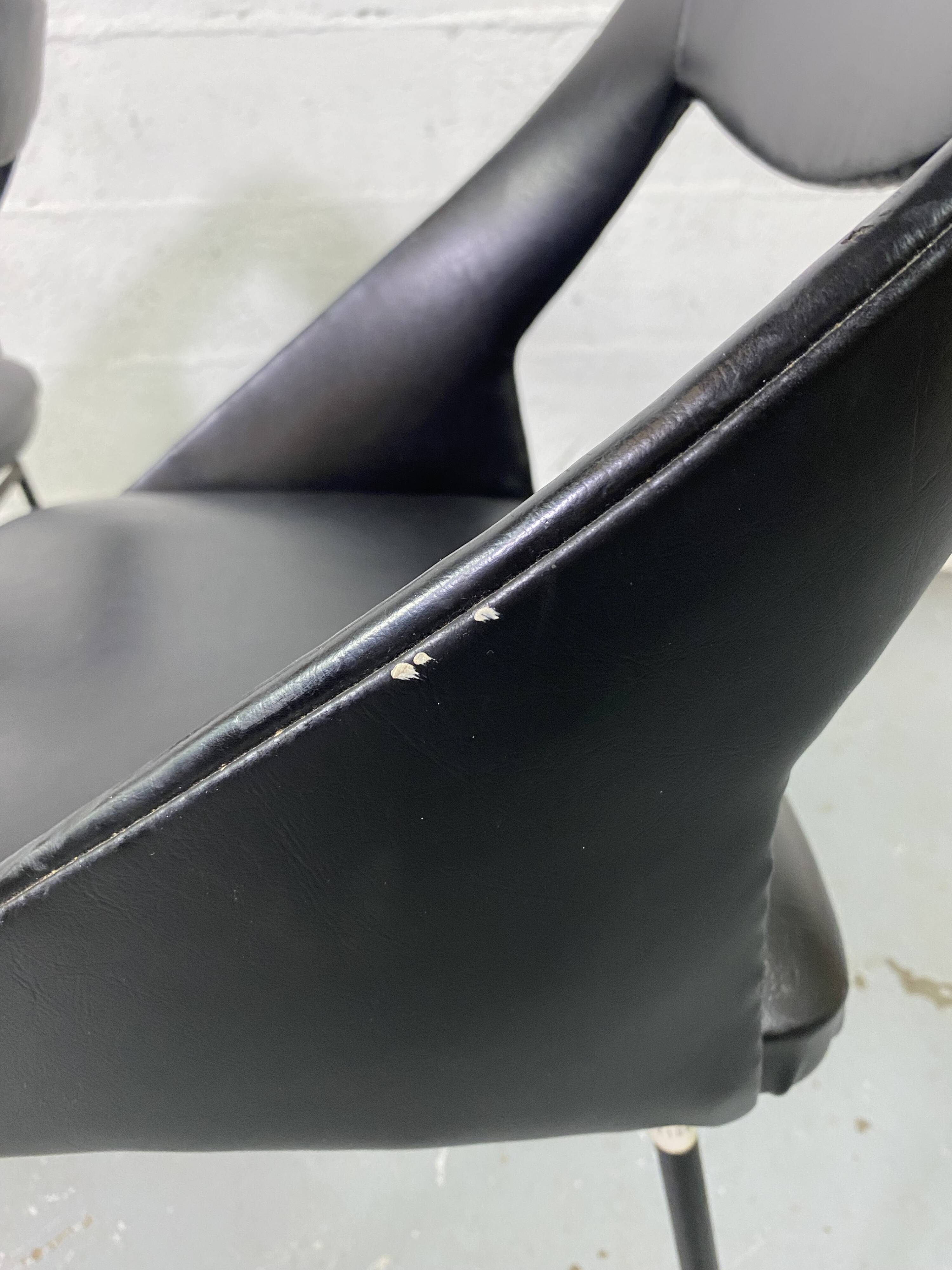 Paire de fauteuils Louis Paolozzi noir