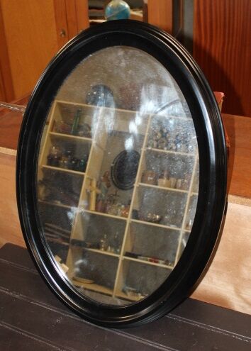 Lot of two oval mirrors 52x65cm