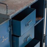Armoire de style industriel à patine bleue (c.1950)