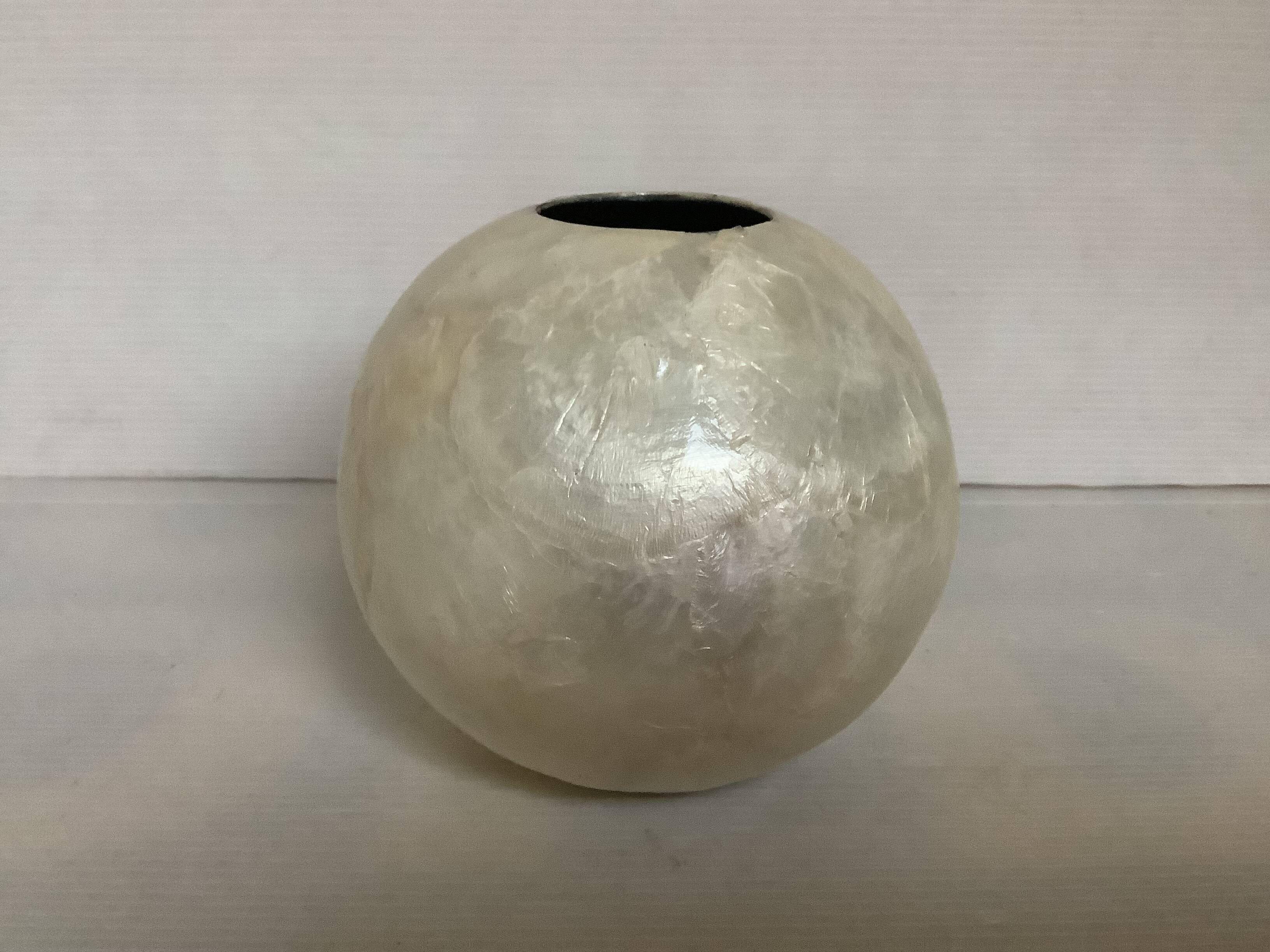 Mother-of-pearl ball vase