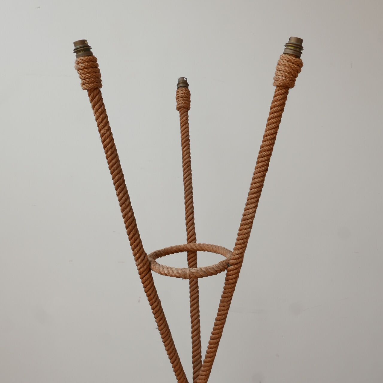 Handcrafted floor lamp in rope from the 60s and 70s