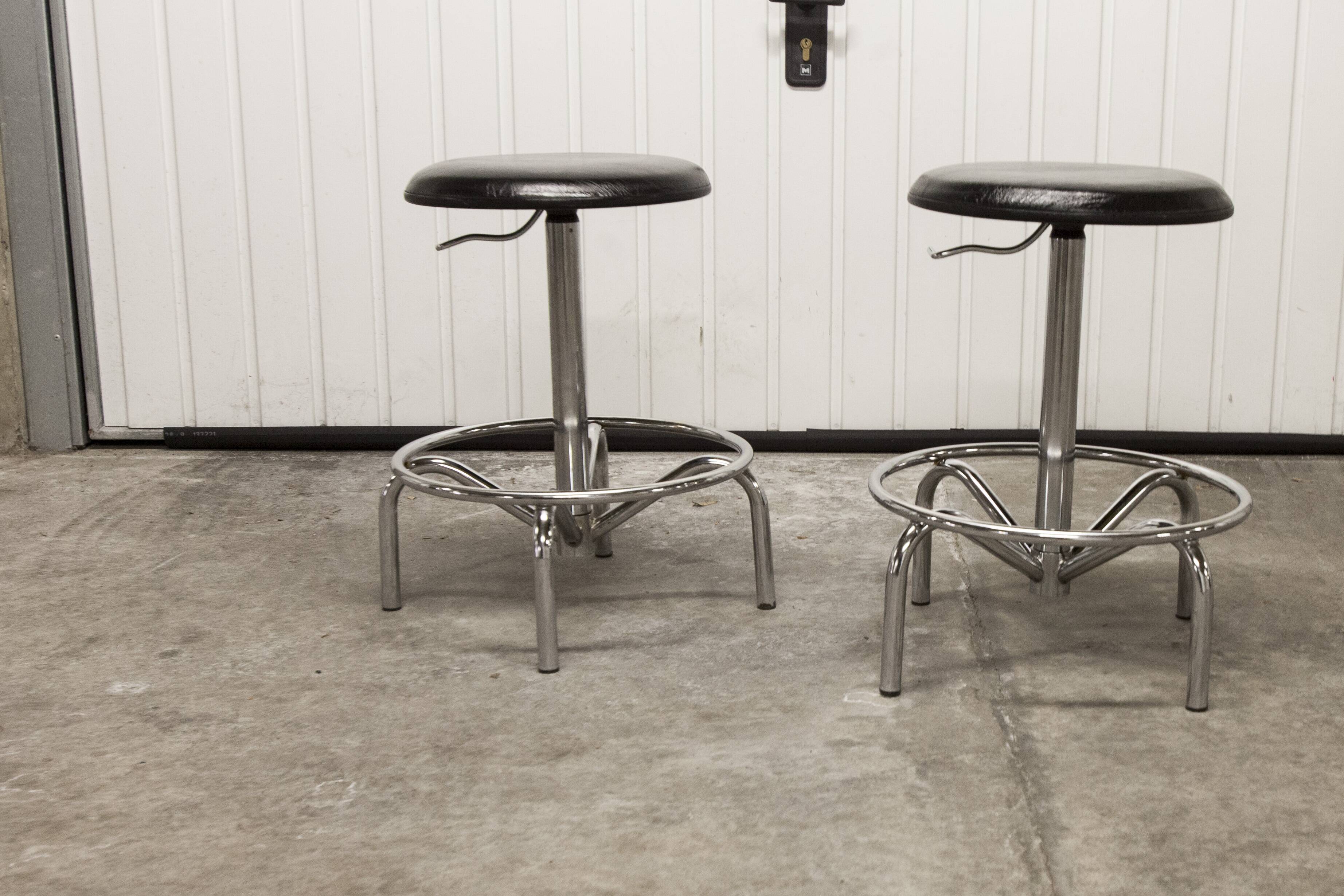 Pair of Mirima brand telescopic and rotating stools (84 to 53cm)