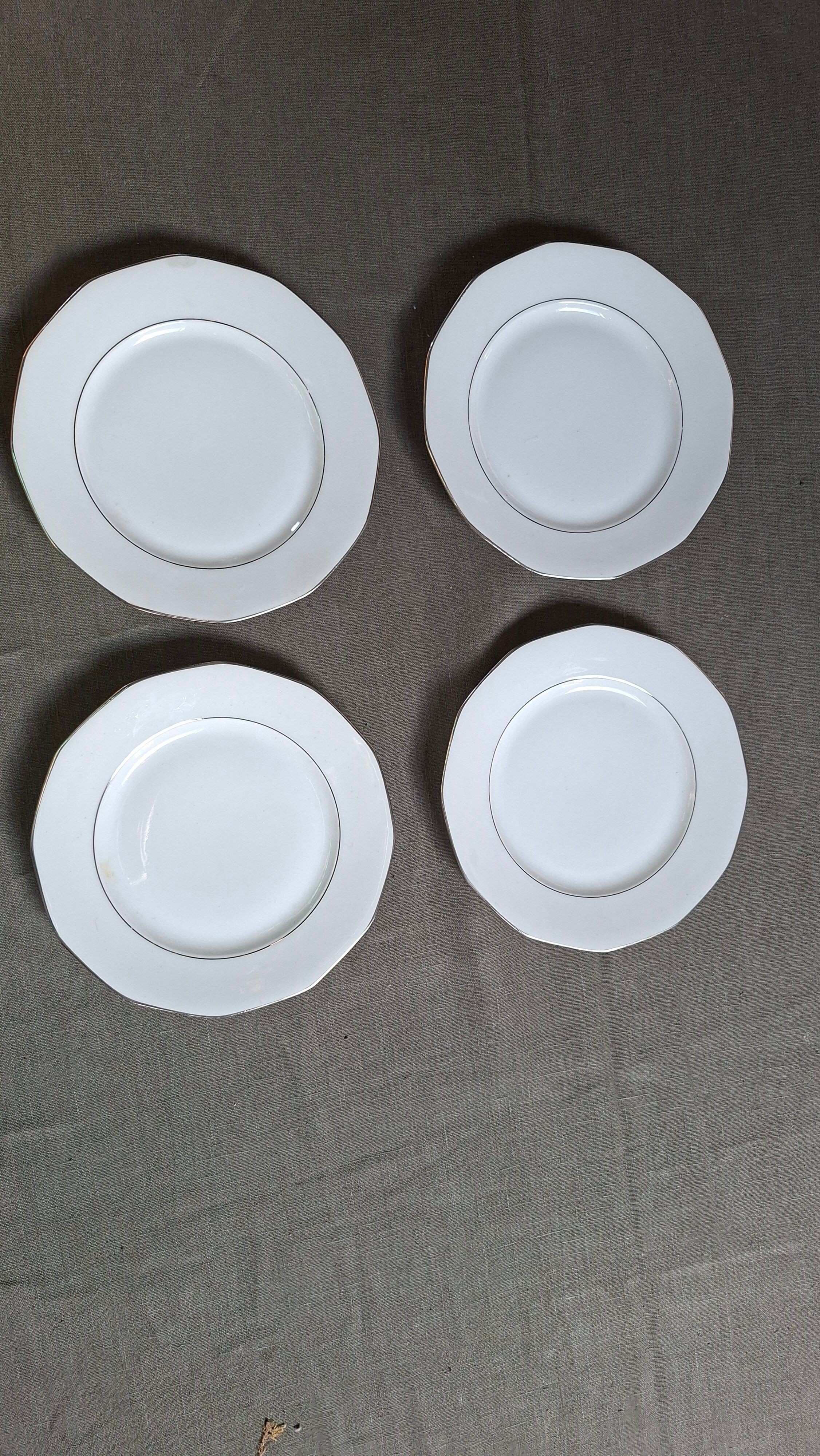 4 dessert plates