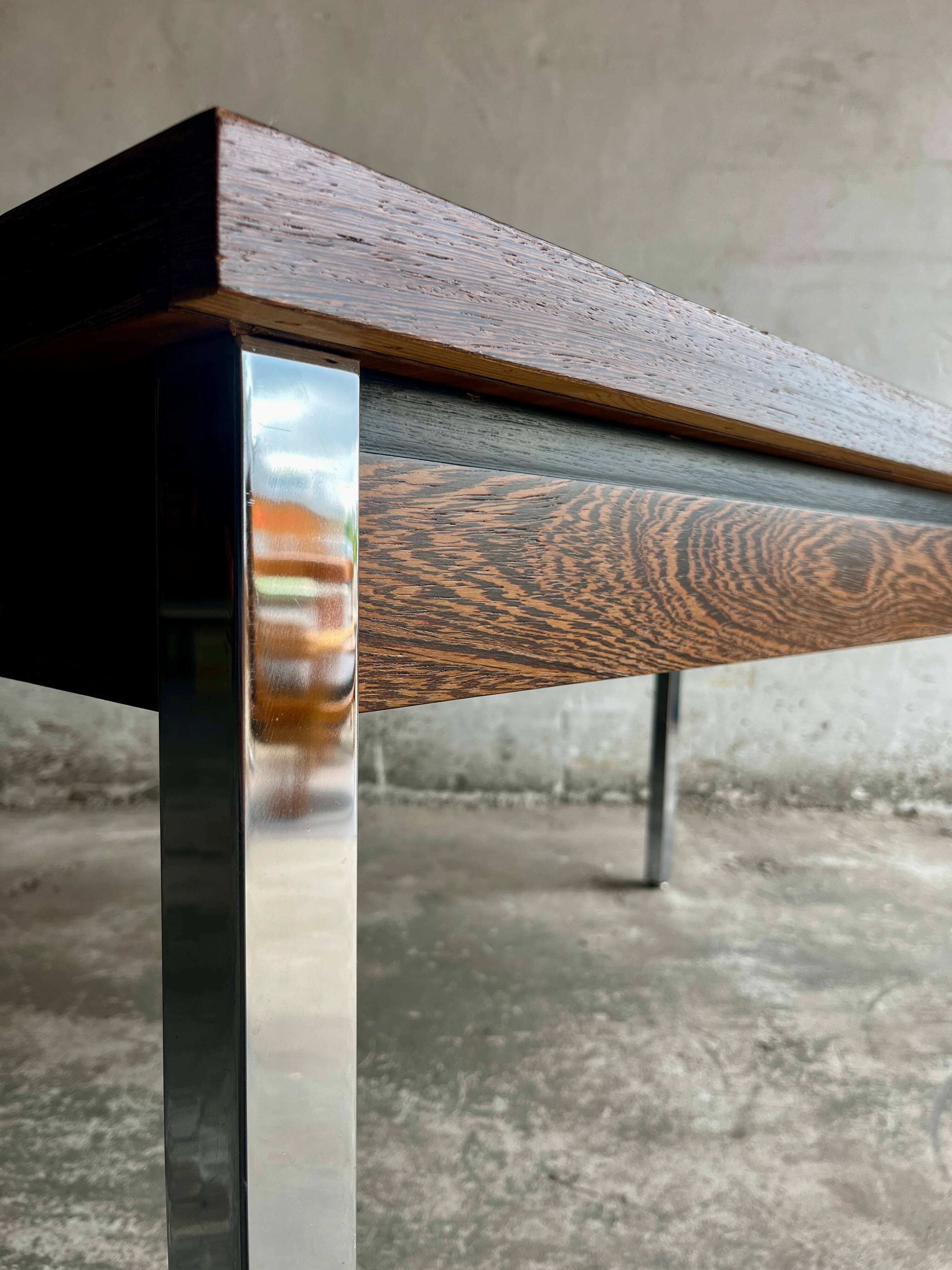 Table à manger belge mid-century avec pieds chromés