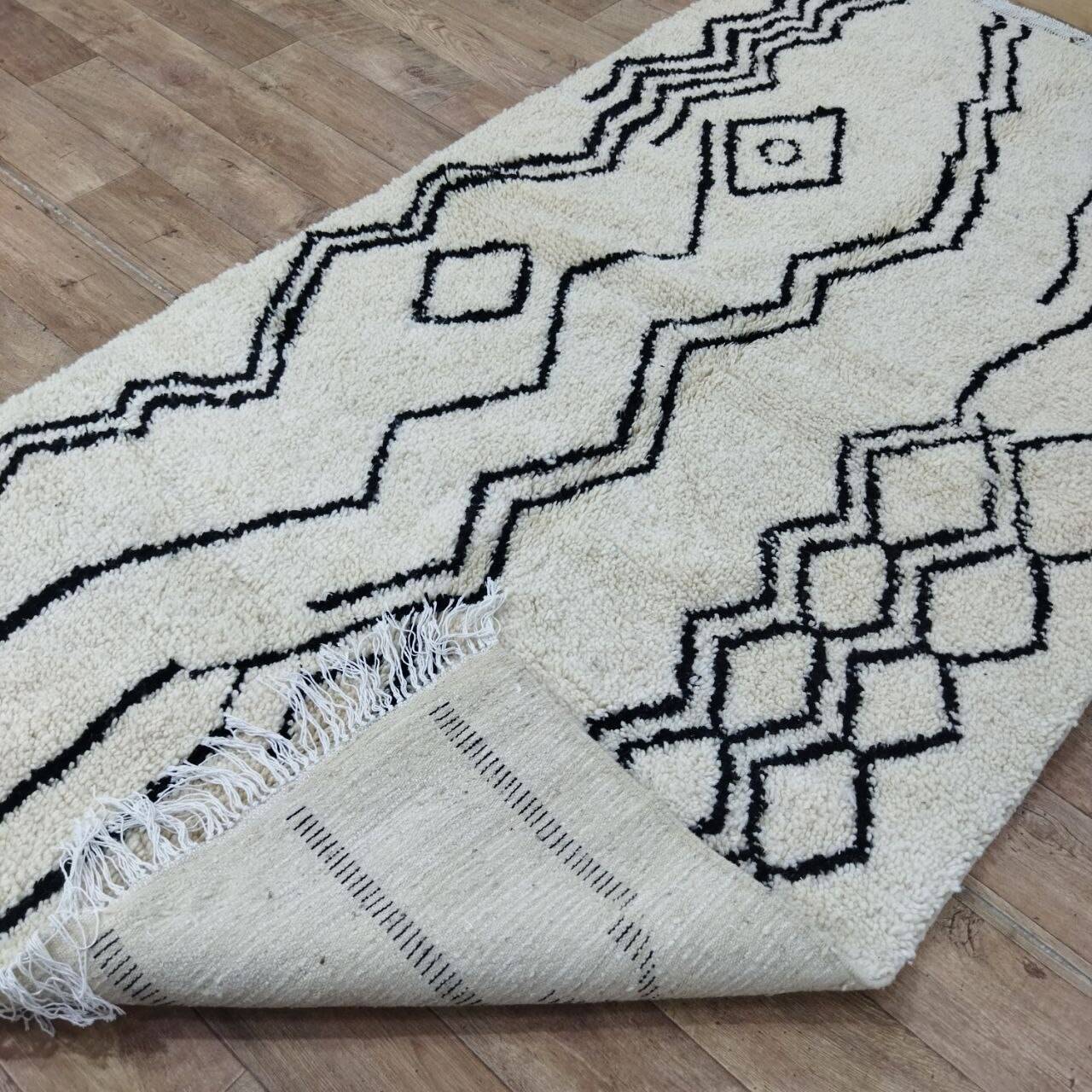 Handmade wool Berber rug 275x144 cm