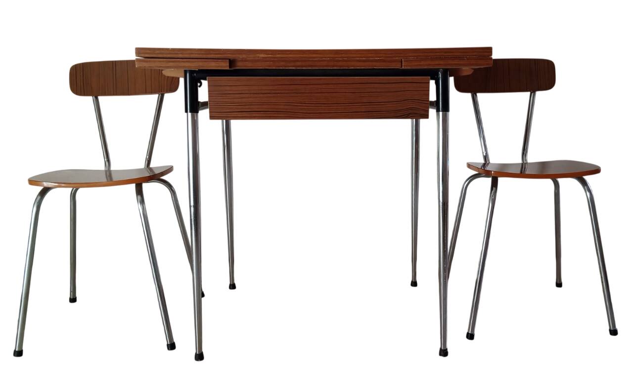 Table et 2 chaises en formica, années 60