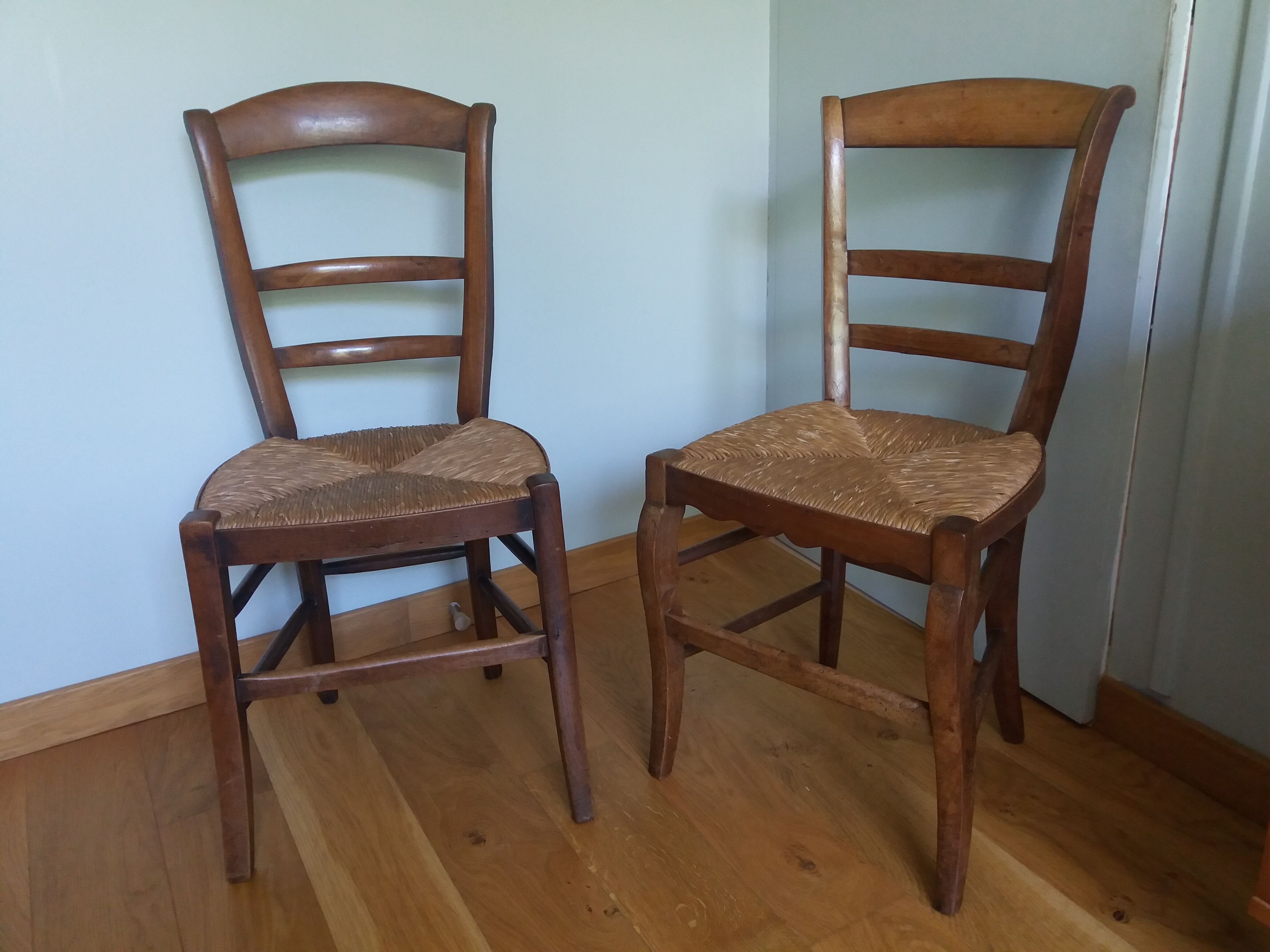 2 antique mulched chairs