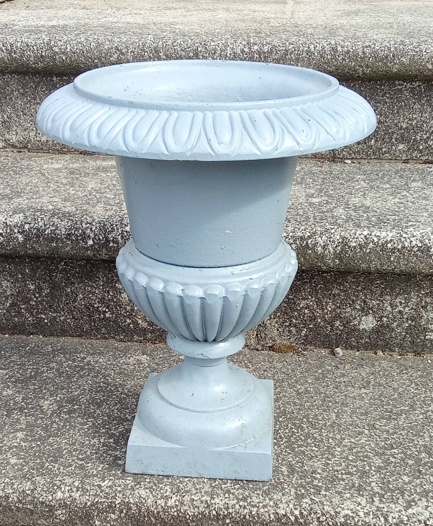 Ancient Médicis vase in cast iron