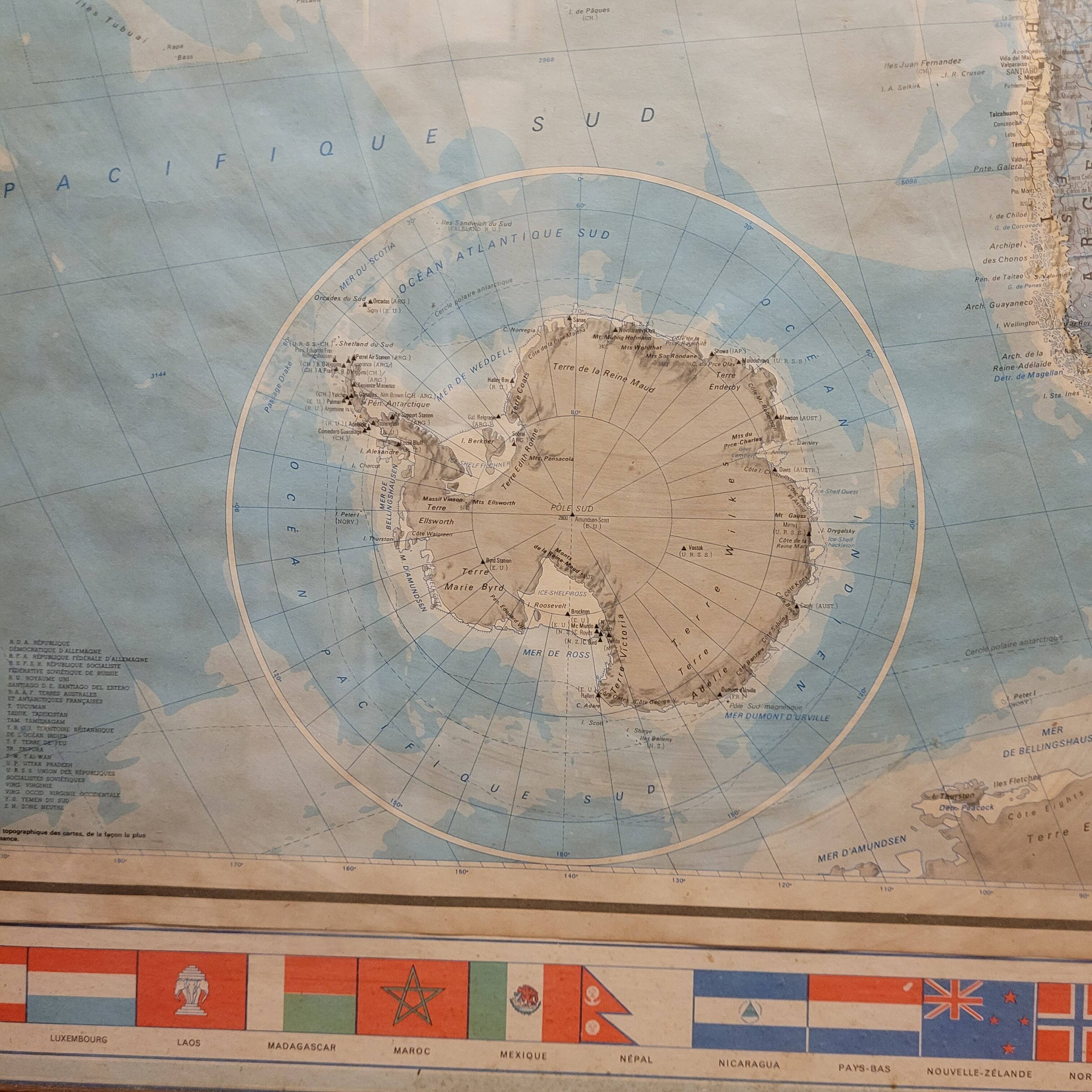 Globe map / Planisphere "Le Monde Politique", National Geographic Institute, 20th century – Fran