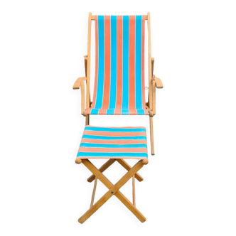 Old chaise longue / deckchair with its footrest