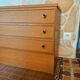 Chevet 3 tiroirs en bois clair