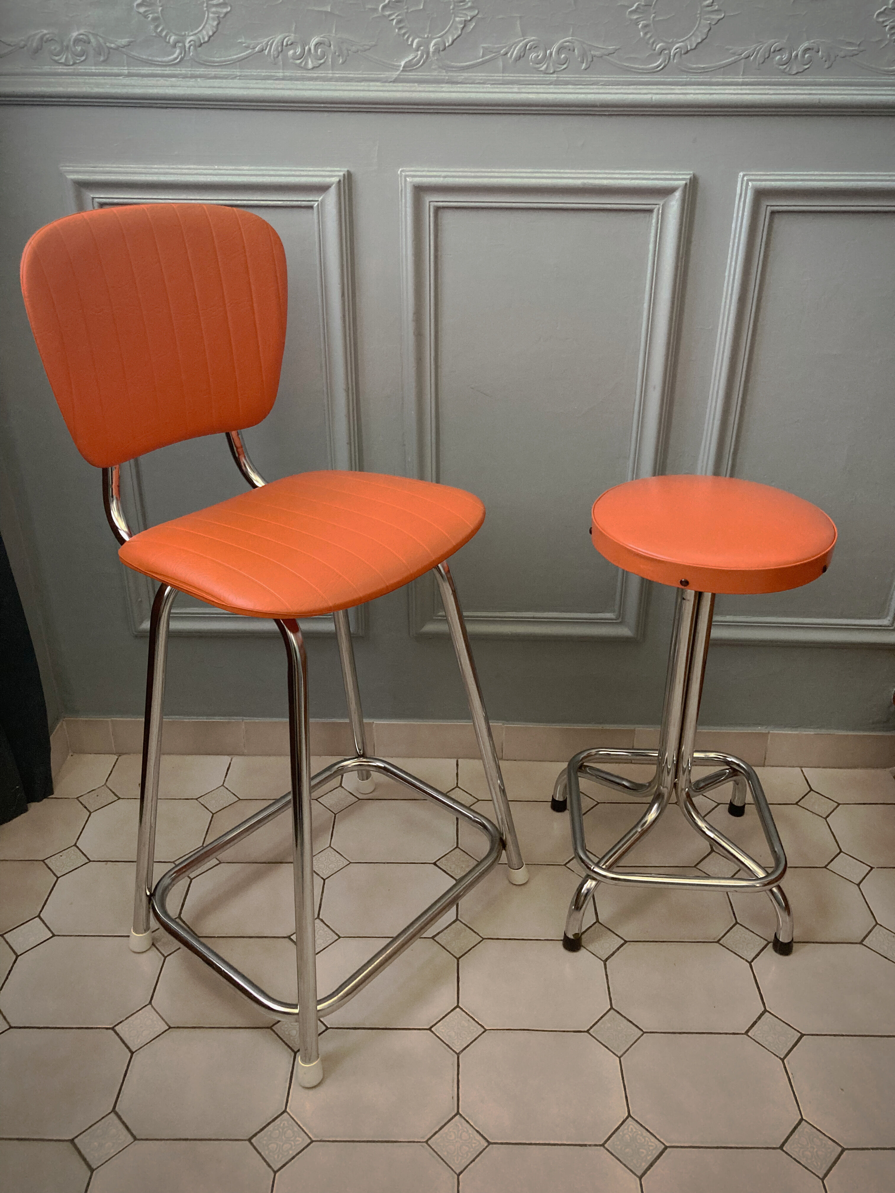 Duo of chair and stool 1970 orange and chromes