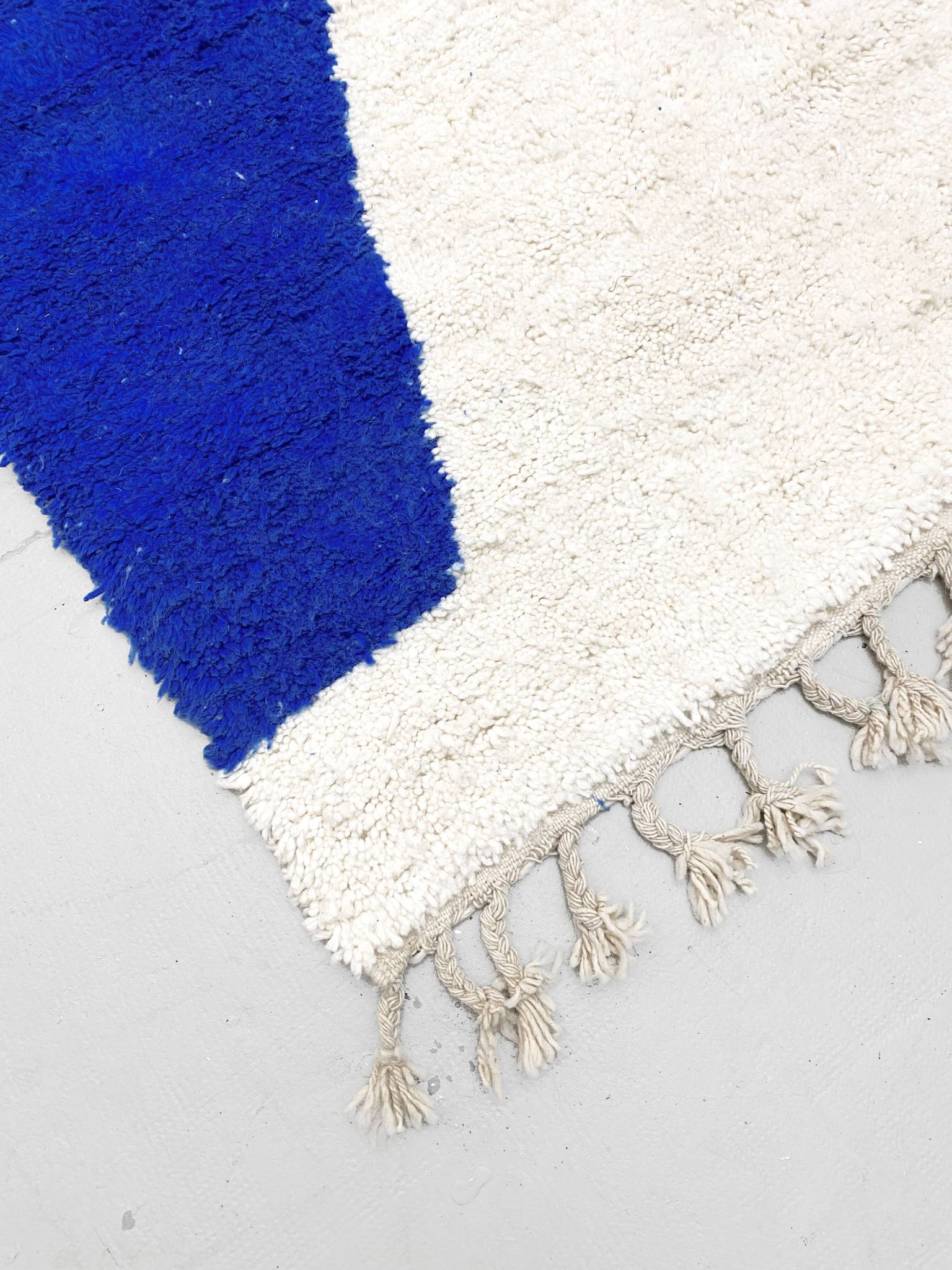 Moroccan Berber Beni Ouarain rug with blue patterns, 2.40x1.60m