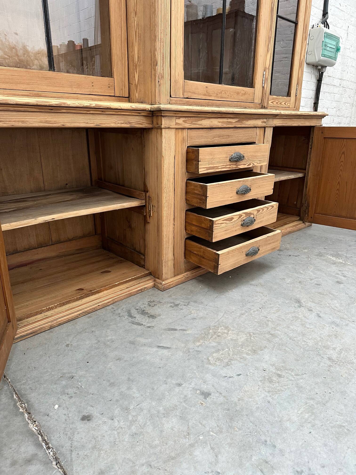 Masterful exhibition showcase from the early 20th century