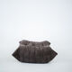 Ensemble de chaise et pouf Togo en velours côtelé marron.