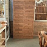 Trade cabinet with flaps