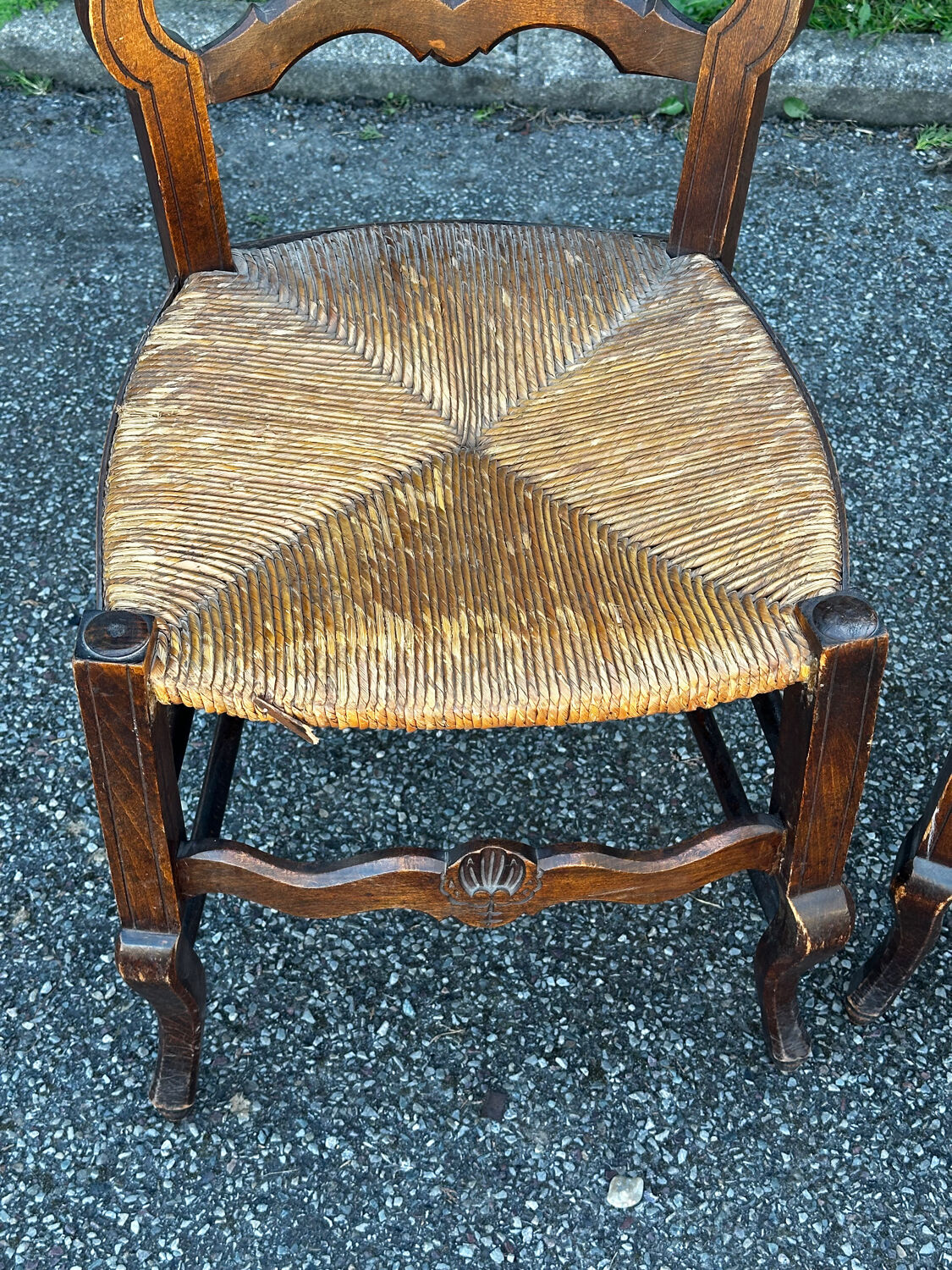 Set of 4 Louis XV straw chairs – solid wood – curved backrest