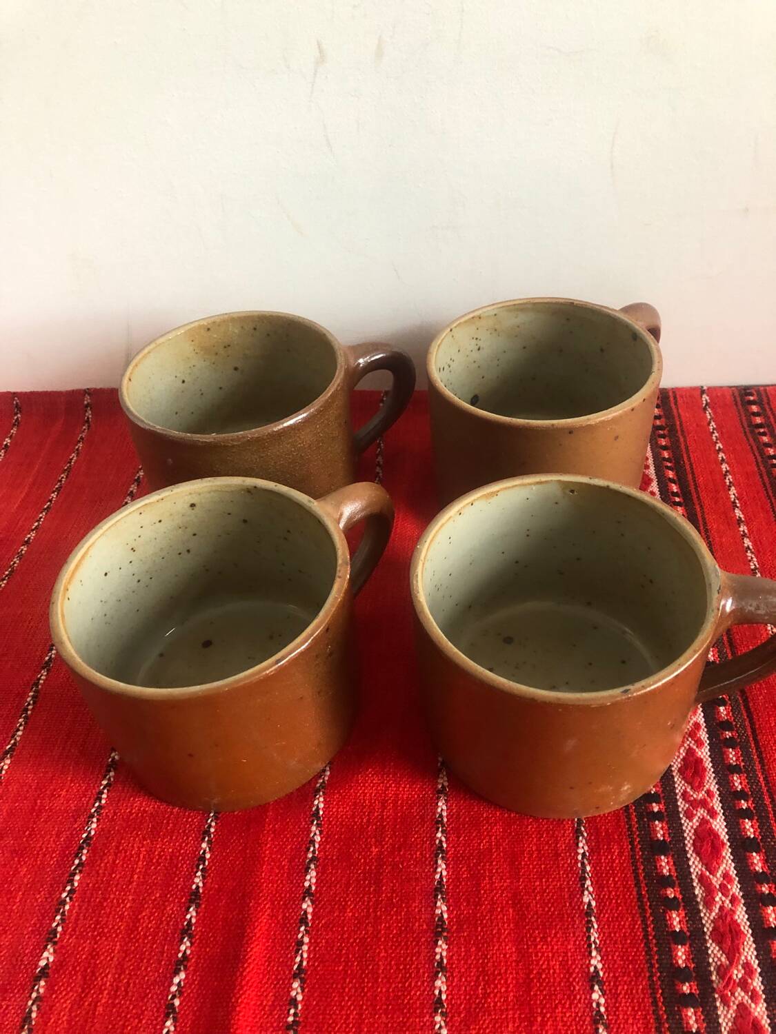 4 tasses en grès anciennes