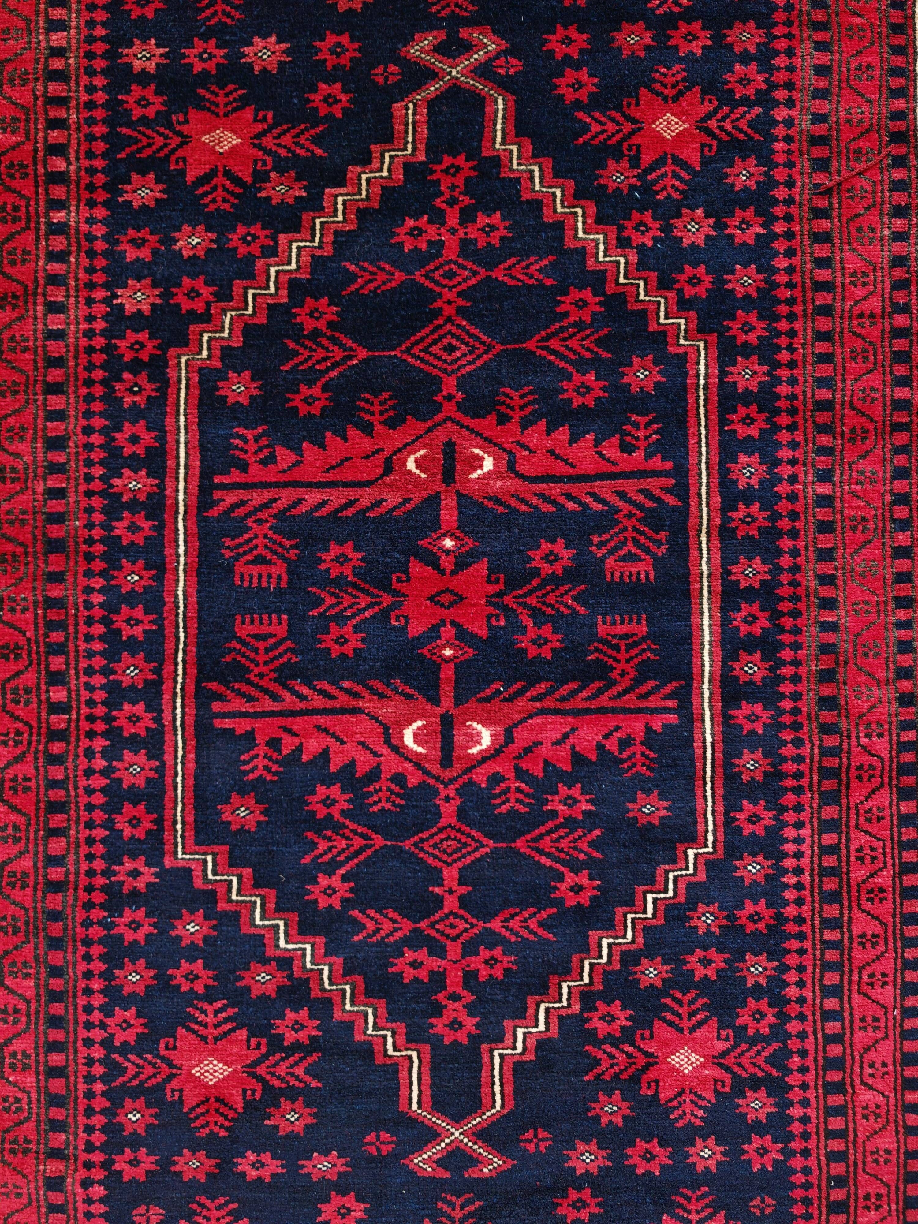 Yagcibedir carpet, vintage, handwoven, naturally dyed wool from the 1940s.