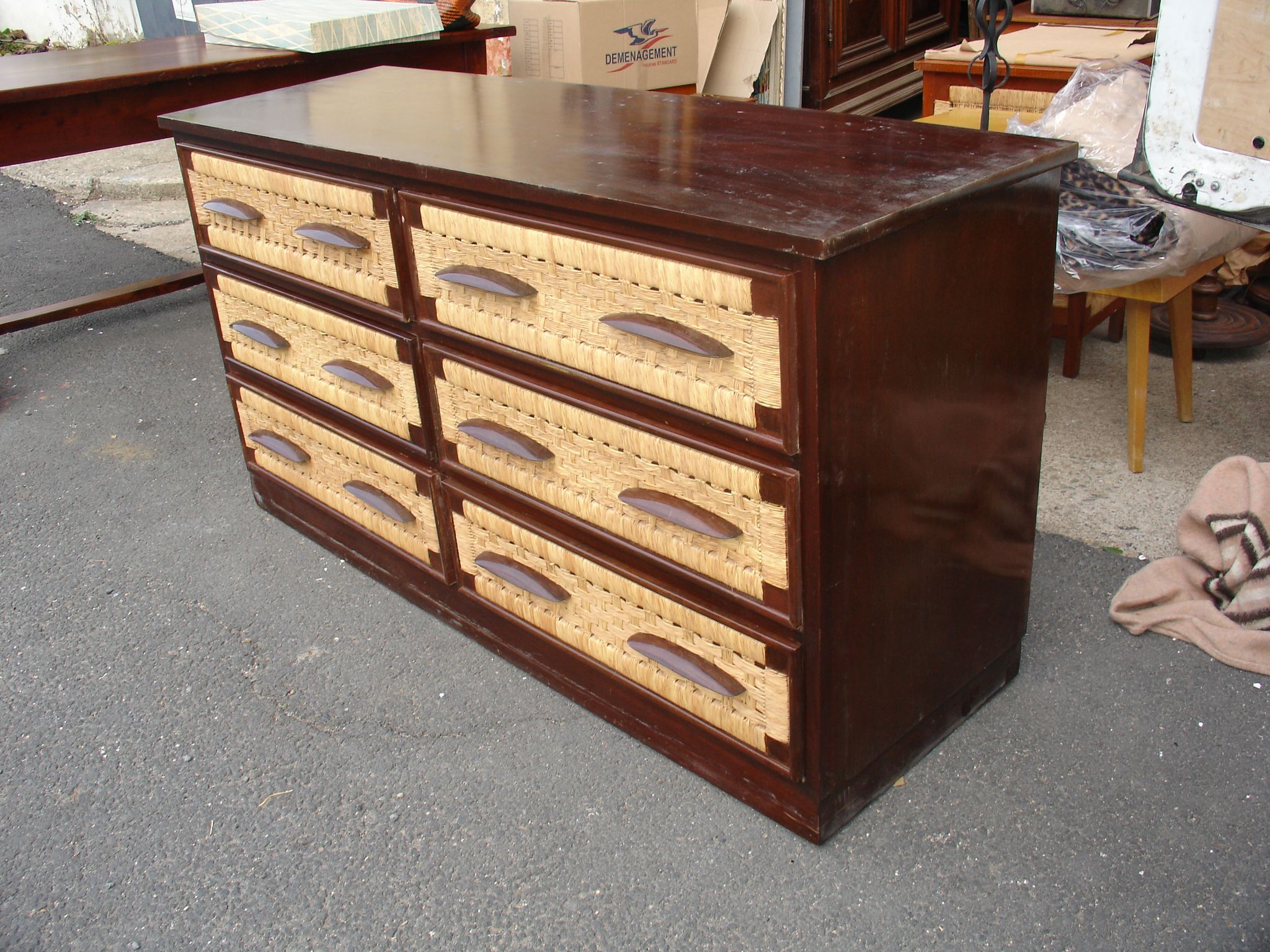 Six-drawer mahogany and straw chest of drawers, circa 1950, made in Mexico