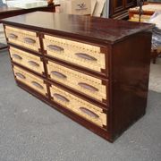 Six-drawer mahogany and straw chest of drawers, circa 1950, made in Mexico