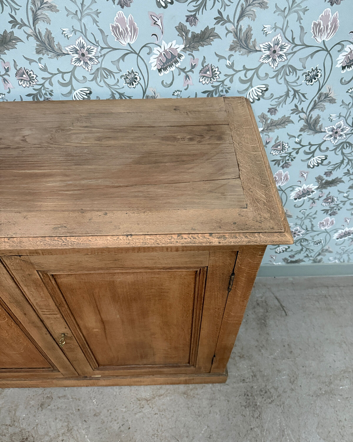 Rustic buffet (renovated)