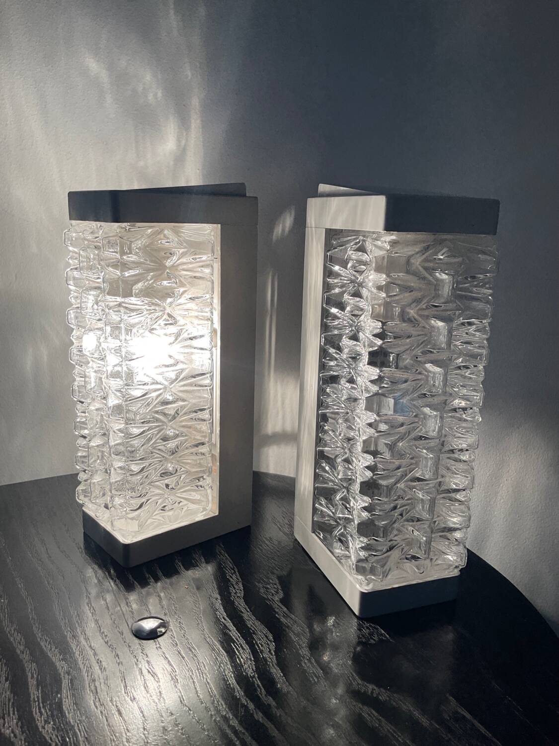 Paire d’appliques Erco en verre moulé années 70
