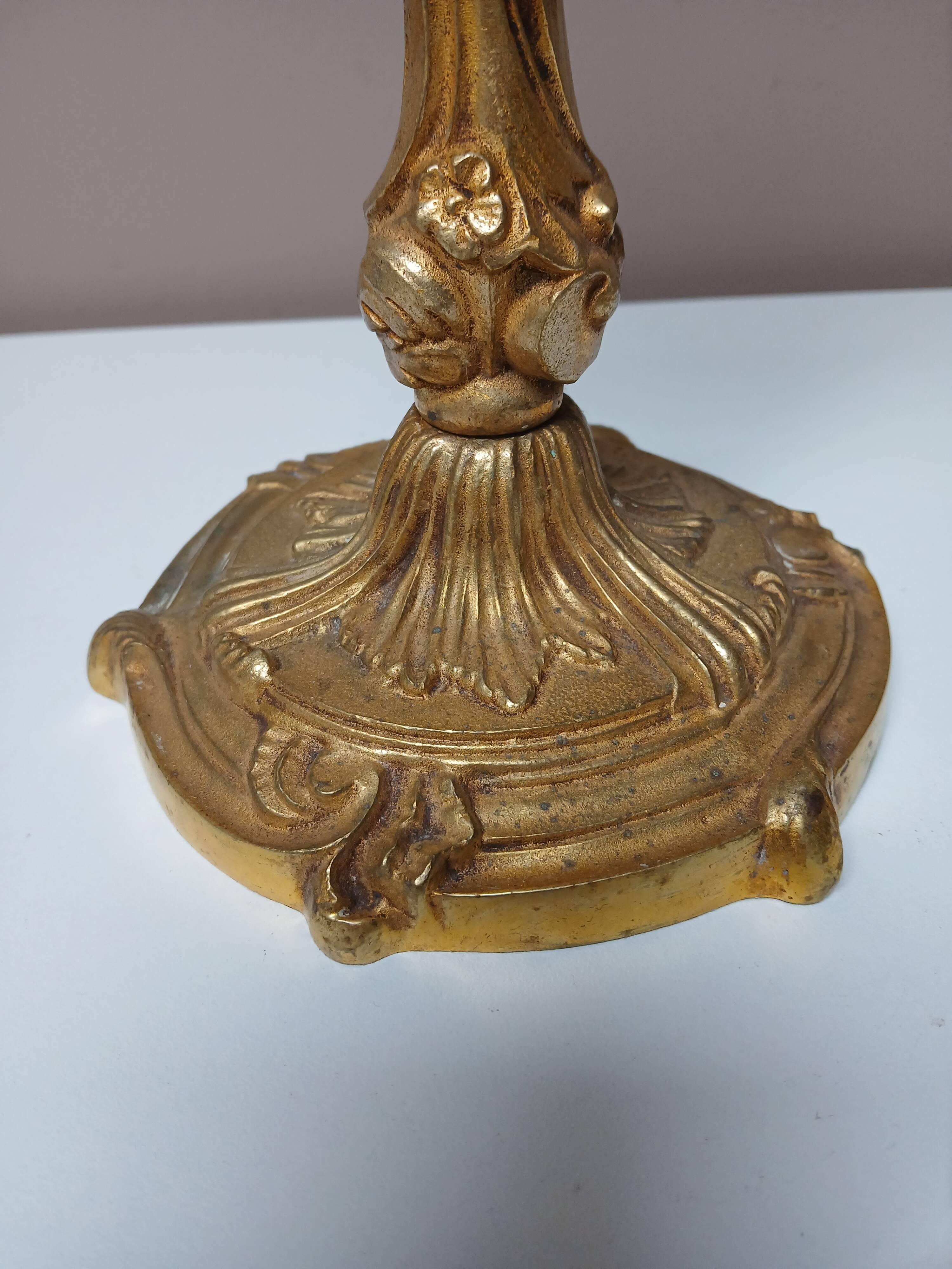 Bronze lamp base, rocaille and voluptuous decor