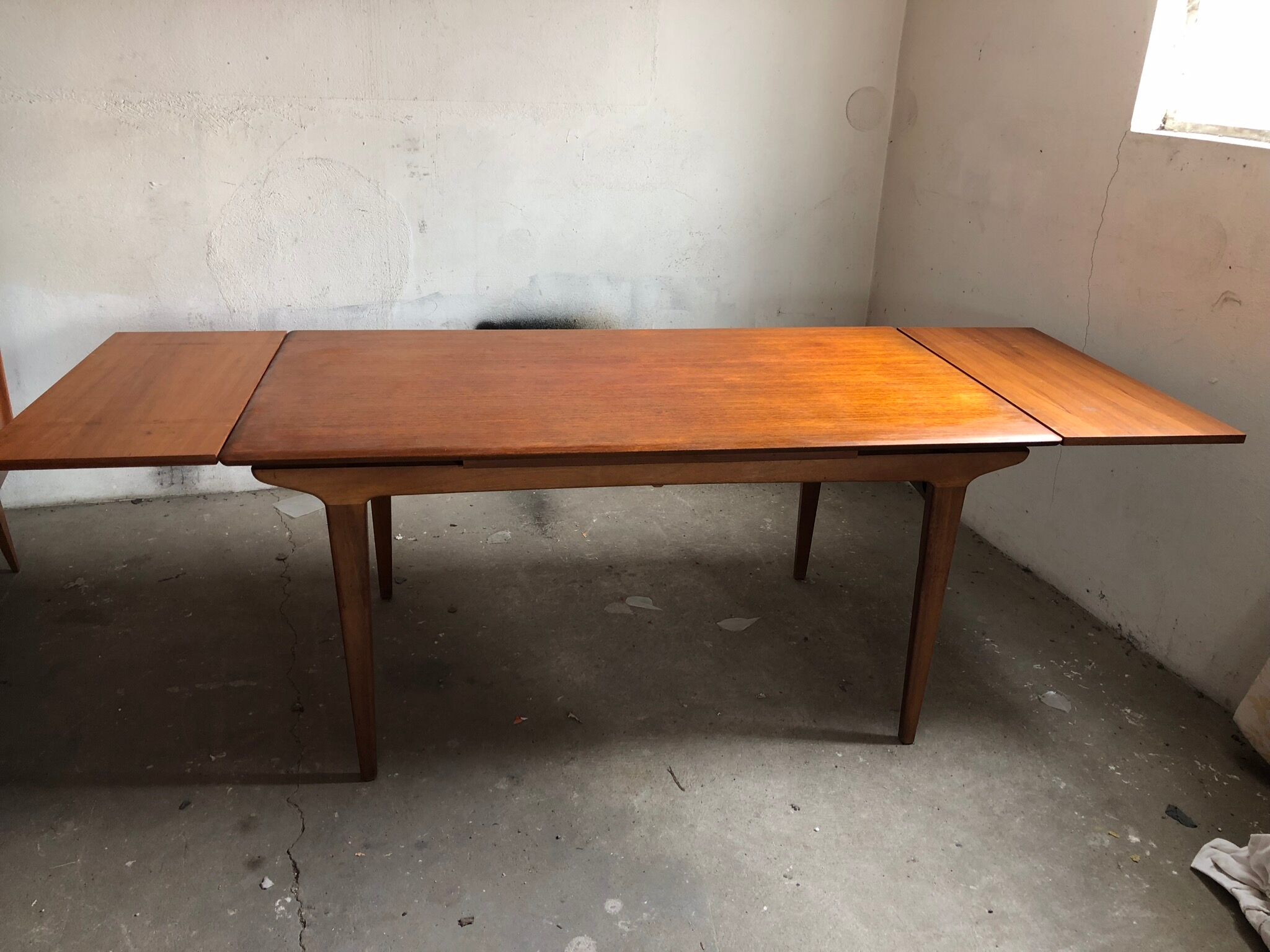 Extending scandinavian teak table