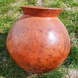 Pottery based on metal