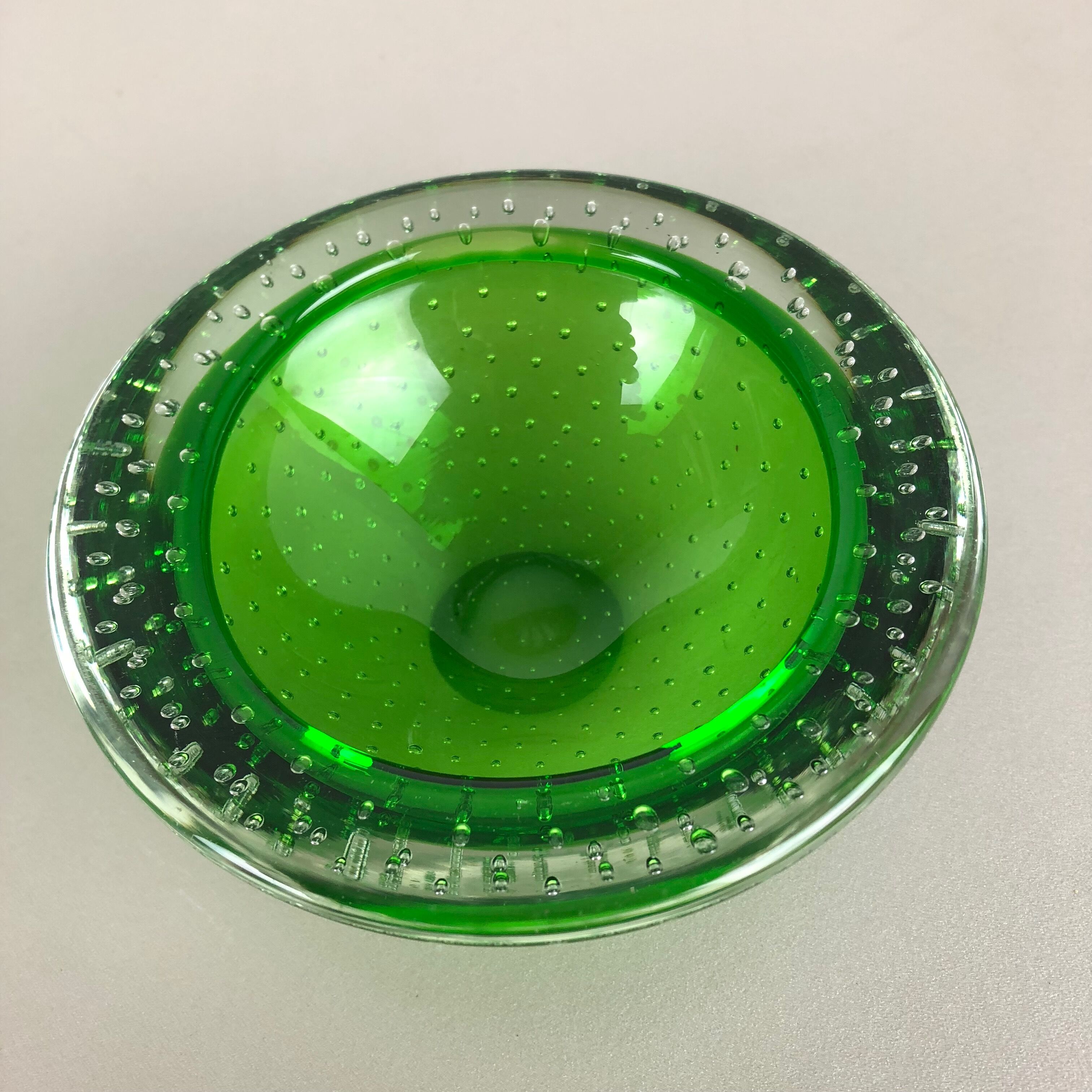 Murano Glass Bullicante "Green" Bowl Element Shell Ashtray Murano, Italy, 1970s