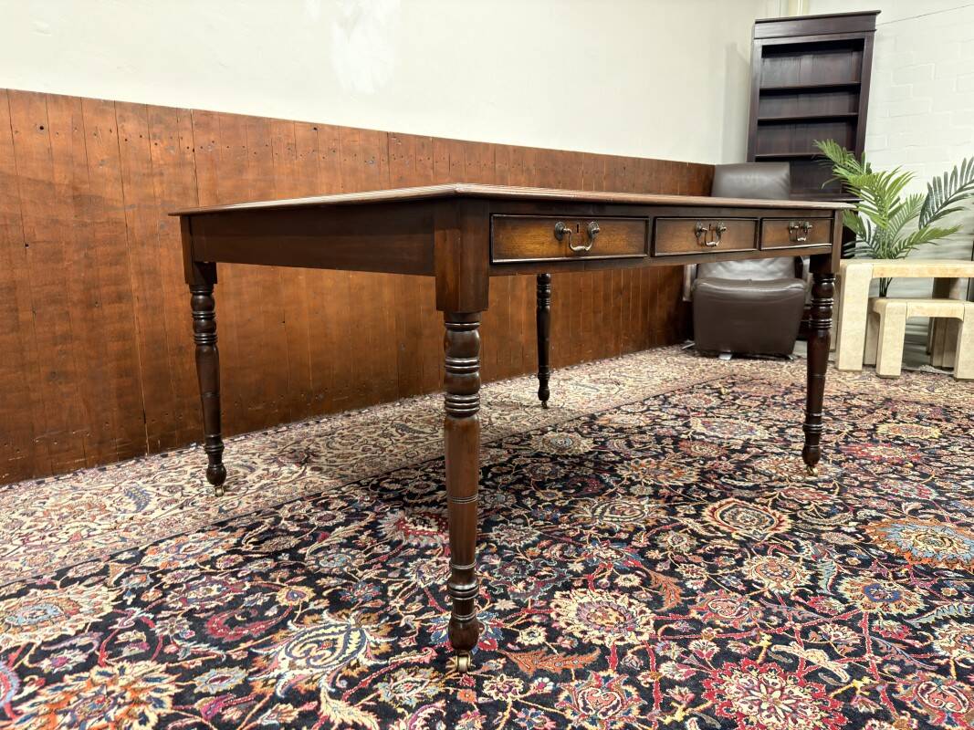 Bureau Chesterfield anglais ancien Partnerdesk