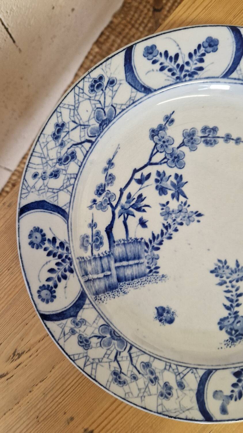 Plate Creil Montereau B & cie