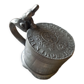 Tin mug with lid