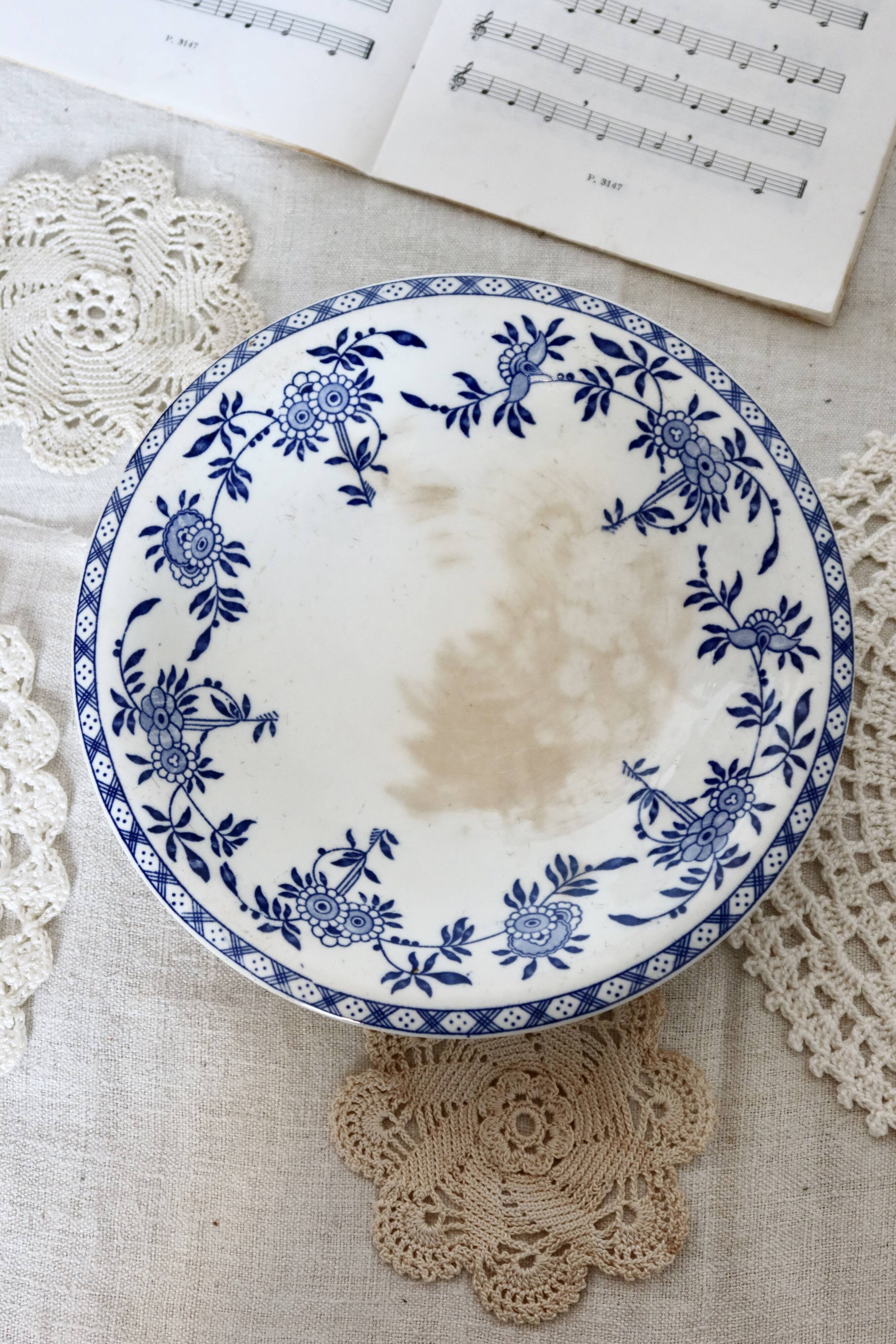 Antique patinated pedestal dish - Rare Dresden porcelain
