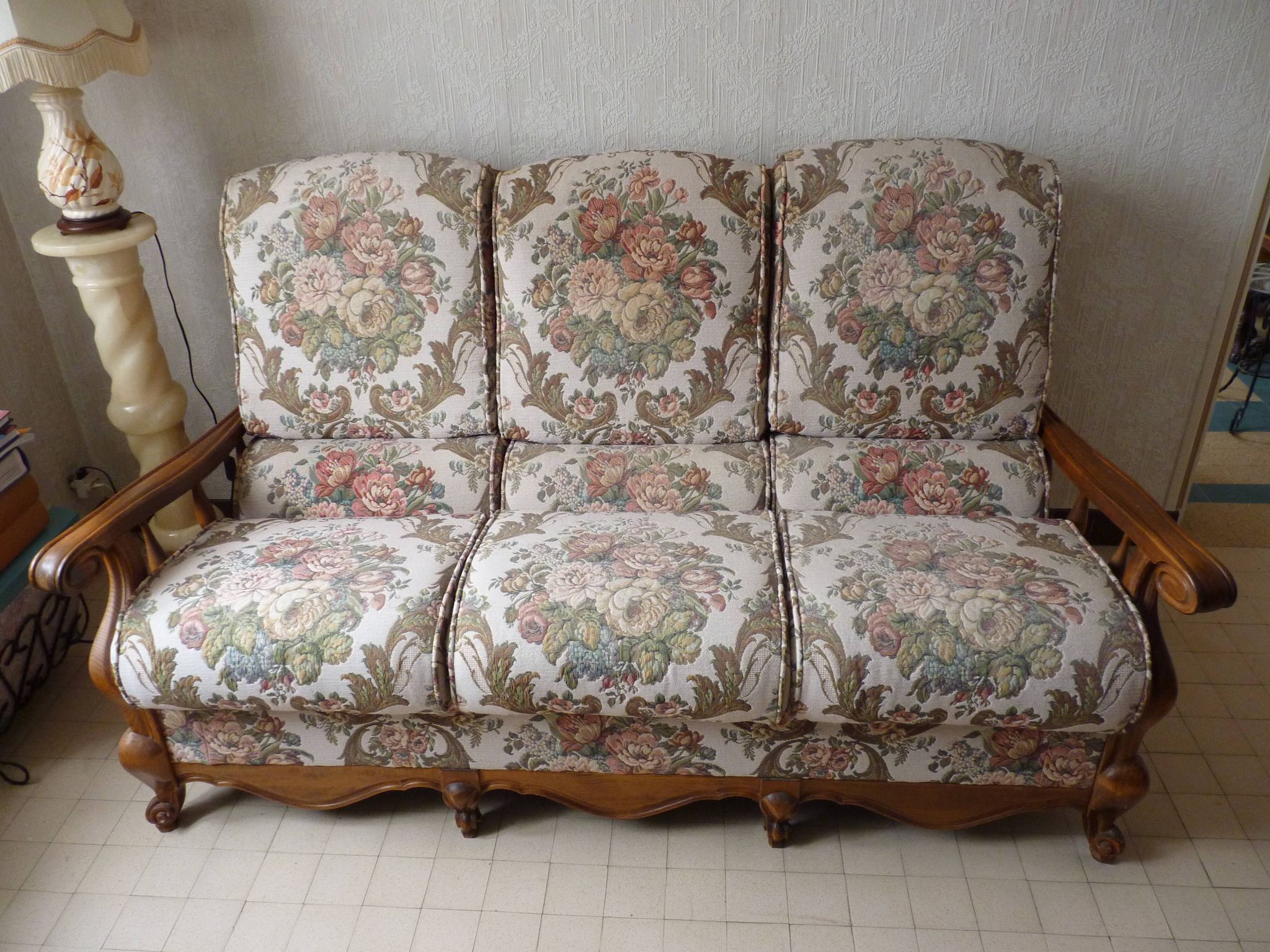 Non-convertible sofa