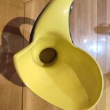 Black and yellow pitcher ceramidi