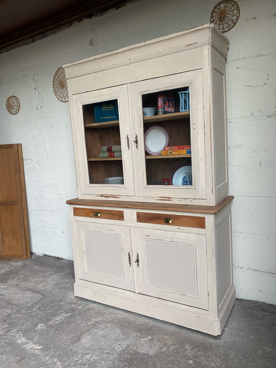 Country-style glass cabinet