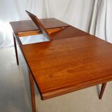 Table expandable teak Younger and four chairs